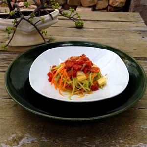 Prato LowCarb #05 - Macarrão Tricolor (Cenoura, Abobrinha e Chuchu) com Confit de Tomate e Mix de Queijos